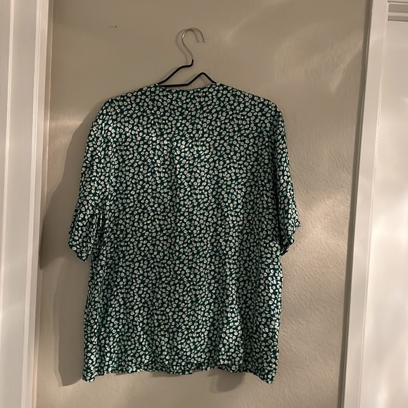 Stunning vintage green with white flowers two-piece set! - Picture 2 of 4